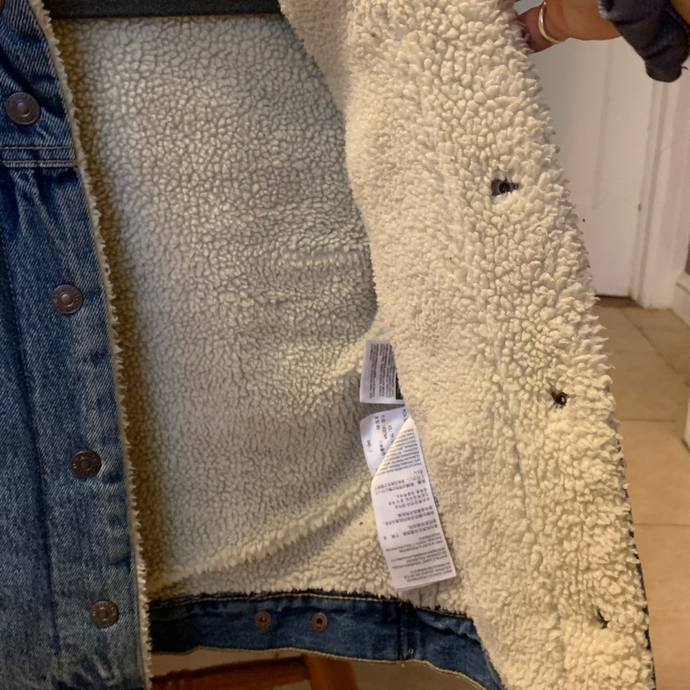 Authentic Levi’s Shearling Lined Denim Jacket. Si… - image 4